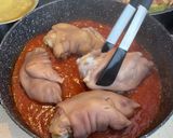 Foto del paso 6 de la receta: Manitas de cerdo en salsa con garbanzos