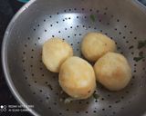 A picture of step 5 of Shahi Dahi bhalle.