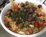 Une image de l'étape 13 de Salade de farfalles aux légumes, viandes grillées et olives.