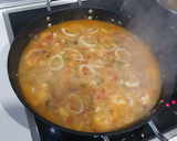 Foto del paso 10 de la receta: Arroz con pulpo, calamares y langostinos