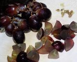 Foto del paso 4 de la receta: Ananá con ensalada de frutas tibia y helado