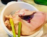 Hình bước làm 1 của món Tai heo kho nước tương
