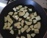 A picture of step 3 of Curry chicken breasts with zucchini/courgette.