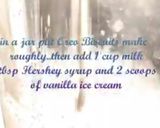 A picture of step 4 of Oreo milkshake.
