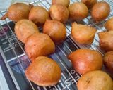 Foto langkah ke 5 dari resep Oliebollen Pisang (Donat Belanda).