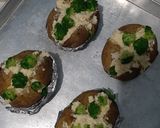 Foto langkah ke 5 dari resep Kentang Panggang Brokoli Saus Keju.