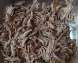Foto del paso 2 de la receta: Salpicón de conejo arroz de zanahoria y ensalada fría