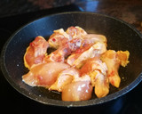 Foto del paso 1 de la receta: Pollo con manzana en salsa al vino tinto