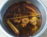 Foto langkah ke 4 dari resep Teh Madu Sereh Jeruk nipis.