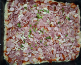 Foto del paso 2 de la receta: Pizza con lacón y salchichas ahumadas