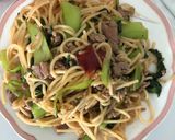 Hình bước làm 1 của món Mì y xào bò