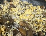Foto del paso 5 de la receta: Revuelto de setas y gulas