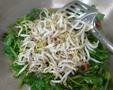 Foto langkah ke 4 dari resep Cah Kangkung Tauge.