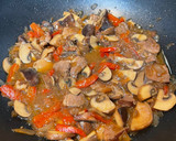 Foto del paso 5 de la receta: Wok de setas, con magret y fideos chinos