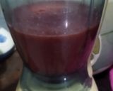 Foto langkah ke 2 dari resep Strawberry Yakult Mix.