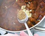 Pusztapörkölt (Pörkölt de boeuf á la puszta) recept fázis 3 fotója