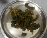 A picture of step 4 of Dahi Bhindi.