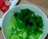 Foto langkah ke 1 dari resep Sop Sayur Sosis.