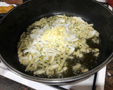 Foto del paso 3 de la receta: Pollo en salsa de cebolla y setas