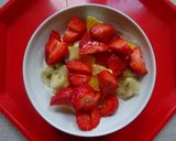 Gyümölcsös joghurt virágporral recept fázis 2 fotója