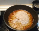 Foto del paso 3 de la receta: Arroz y marisco sin fumet ni base de pescado