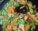 Foto langkah ke 4 dari resep Tumis buncis wortel bakso.