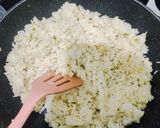 Foto langkah ke 5 dari resep Nasi Goreng Daun Jeruk.
