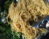 Foto langkah ke 3 dari resep Mie Telor Goreng.