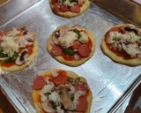 Foto langkah ke 4 dari resep Pizza Mini “Sak Karepmu”.