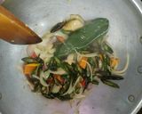 Foto langkah ke 3 dari resep Oseng oseng kikil sapi.