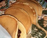 Foto langkah ke 5 dari resep Martabak Manis Lipat.