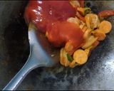Foto langkah ke 3 dari resep Udang Sosis Saus Paprika.