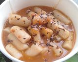 Foto langkah ke 9 dari resep Tteokpokki 떡볶이 (Kue Beras Korea).