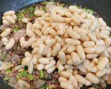Foto del paso 4 de la receta: Tortilla Catalana de Judías blancas con Botifarra