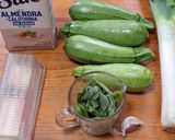 Foto del paso 1 de la receta: Crema de calabacita con chile poblano