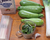 Foto del paso 1 de la receta: Crema de calabacita con chile poblano