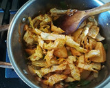 Foto del paso 2 de la receta: Potaje de repollo con champiñones y espárragos trigueros