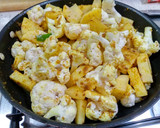 Foto del paso 9 de la receta: Aloo gobi {curry de patatas y coliflor}