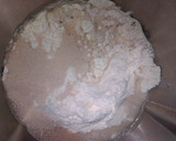 Foto del paso 2 de la receta: Pulguitas de pan con suero de queso