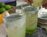 Foto langkah ke 7 dari resep Es Kelapa Sirup Melon.
