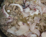 Foto del paso 3 de la receta: Calamares rellenos de ternera en salsa