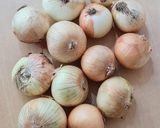 Foto del paso 1 de la receta: Cebolla 🧅 Meal prep hacks 😉 🧅 Si querés llorar, ¡llorá!... ¡Pero que sea todo de una sola vez! 😭 😅