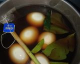 Foto langkah ke 2 dari resep Pindang Telur Teh Celup.
