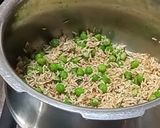 A picture of step 3 of Matar pulao.