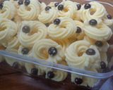 Foto langkah ke 4 dari resep Resep Kue Semprit Susu 3 Bahan Renyah Mudah dan Enak | Kue Lebaran.