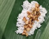 Foto langkah ke 4 dari resep Nasi Ayam Kukus Daun Pisang.