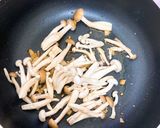 彩椒炒雙菇的食譜步驟1照片