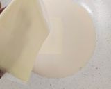 Foto langkah ke 2 dari resep Very Easy Creamy Cheese Spaghetti.