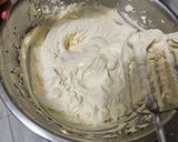 Foto del paso 21 de la receta: Memory Cake de Vainilla, Dulce de Leche y Buttercream de Chocolate Blanco (Torta de cumpleaños)