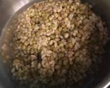 Sticky rice ball in sweet mung bean & barley soup